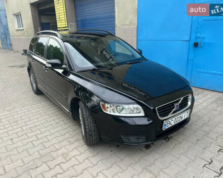 Черный Вольво В50, объемом двигателя 1.6 л и пробегом 279 тыс. км за 5700 $, фото 1 на Automoto.ua