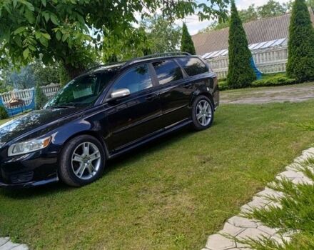 Черный Вольво В50, объемом двигателя 1.6 л и пробегом 269 тыс. км за 6300 $, фото 1 на Automoto.ua