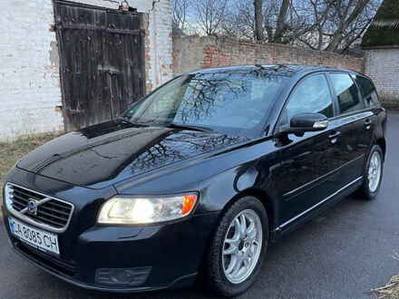 Вольво V50 2009 у Жашкове на Automoto.ua Чорний Вольво V50, об'ємом двигуна 2 л та пробігом 332 тис. км за 7800 $, фото 1 на Automoto.ua