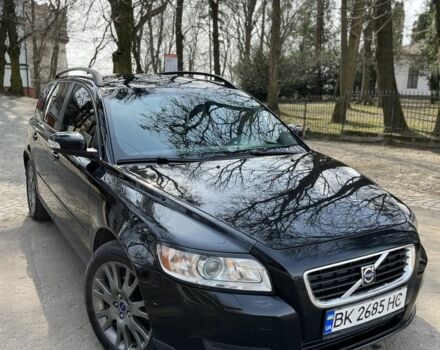 Черный Вольво В50, объемом двигателя 1.6 л и пробегом 300 тыс. км за 6399 $, фото 1 на Automoto.ua