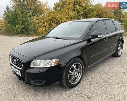 Черный Вольво В50, объемом двигателя 1.56 л и пробегом 247 тыс. км за 6500 $, фото 1 на Automoto.ua