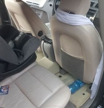 Черный Вольво В50, объемом двигателя 1.6 л и пробегом 372 тыс. км за 5500 $, фото 1 на Automoto.ua