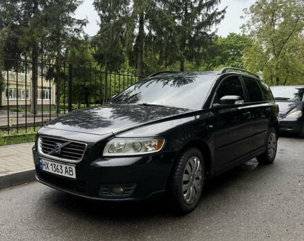 Черный Вольво В50, объемом двигателя 1.6 л и пробегом 303 тыс. км за 6100 $, фото 1 на Automoto.ua