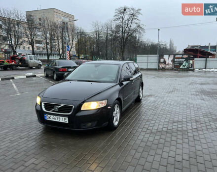 Черный Вольво В50, объемом двигателя 2 л и пробегом 325 тыс. км за 5800 $, фото 1 на Automoto.ua