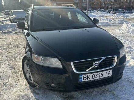 Черный Вольво В50, объемом двигателя 1.6 л и пробегом 256 тыс. км за 5800 $, фото 1 на Automoto.ua