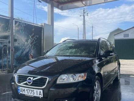 Черный Вольво В50, объемом двигателя 1.98 л и пробегом 346 тыс. км за 8600 $, фото 1 на Automoto.ua