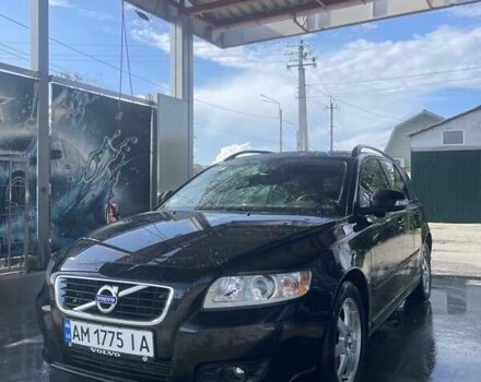 Черный Вольво В50, объемом двигателя 1.98 л и пробегом 346 тыс. км за 8600 $, фото 1 на Automoto.ua