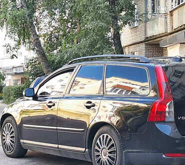 Черный Вольво В50, объемом двигателя 1.6 л и пробегом 250 тыс. км за 5800 $, фото 1 на Automoto.ua