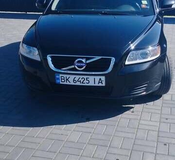 Вольво V50 2010 у Костополе на Automoto.ua Чорний Вольво V50, об'ємом двигуна 1.6 л та пробігом 235 тис. км за 7800 $, фото 1 на Automoto.ua