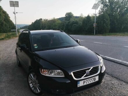 Черный Вольво В50, объемом двигателя 1.6 л и пробегом 227 тыс. км за 3200 $, фото 1 на Automoto.ua