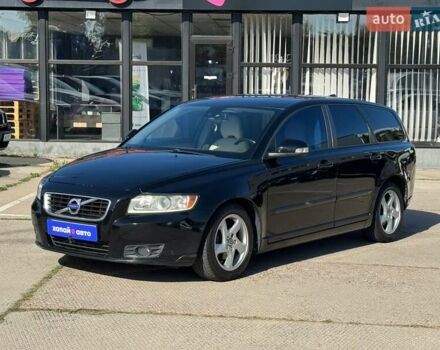 Черный Вольво В50, объемом двигателя 1.6 л и пробегом 235 тыс. км за 7400 $, фото 1 на Automoto.ua