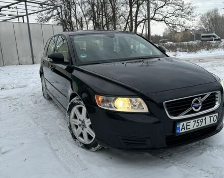 Черный Вольво В50, объемом двигателя 1.6 л и пробегом 300 тыс. км за 6100 $, фото 1 на Automoto.ua