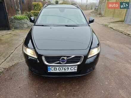 Черный Вольво В50, объемом двигателя 1.6 л и пробегом 246 тыс. км за 7500 $, фото 1 на Automoto.ua
