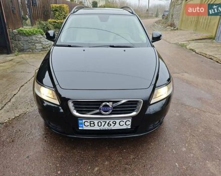 Черный Вольво В50, объемом двигателя 1.6 л и пробегом 246 тыс. км за 7500 $, фото 1 на Automoto.ua