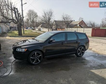 Черный Вольво В50, объемом двигателя 1.56 л и пробегом 294 тыс. км за 7400 $, фото 1 на Automoto.ua