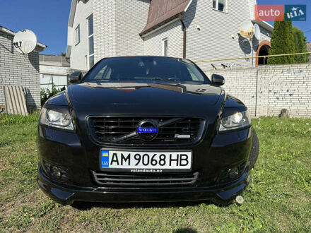Черный Вольво В50, объемом двигателя 1.98 л и пробегом 265 тыс. км за 8000 $, фото 1 на Automoto.ua