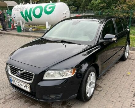 Чорний Вольво V50, об'ємом двигуна 2 л та пробігом 317 тис. км за 5500 $, фото 1 на Automoto.ua