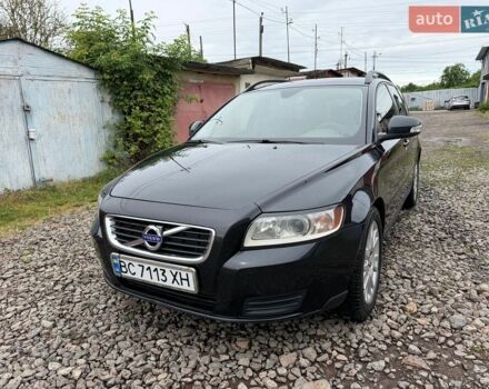 Черный Вольво В50, объемом двигателя 1.56 л и пробегом 317 тыс. км за 5500 $, фото 1 на Automoto.ua