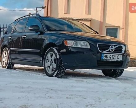 Черный Вольво В50, объемом двигателя 1.6 л и пробегом 332 тыс. км за 6750 $, фото 1 на Automoto.ua