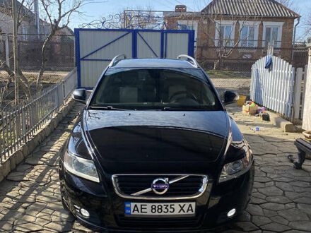 Черный Вольво В50, объемом двигателя 1.6 л и пробегом 242 тыс. км за 9500 $, фото 1 на Automoto.ua