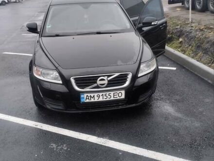 Вольво V50 2011 у Житомирі на Automoto.ua Чорний Вольво V50, об'ємом двигуна 0 л та пробігом 262 тис. км за 7100 $, фото 1 на Automoto.ua