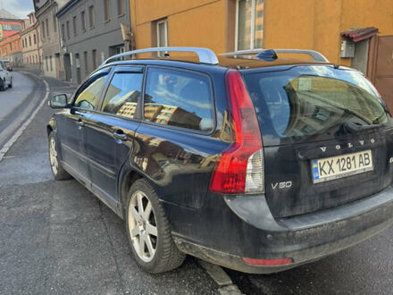 Черный Вольво В50, объемом двигателя 1.6 л и пробегом 227 тыс. км за 7200 $, фото 1 на Automoto.ua