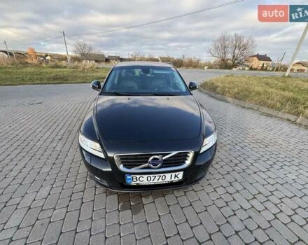 Черный Вольво В50, объемом двигателя 1.6 л и пробегом 215 тыс. км за 7600 $, фото 1 на Automoto.ua