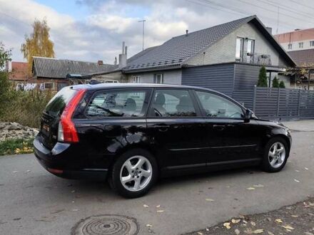 Черный Вольво В50, объемом двигателя 1.6 л и пробегом 236 тыс. км за 8400 $, фото 1 на Automoto.ua