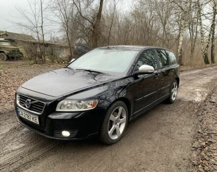 Черный Вольво В50, объемом двигателя 1.6 л и пробегом 270 тыс. км за 8500 $, фото 1 на Automoto.ua