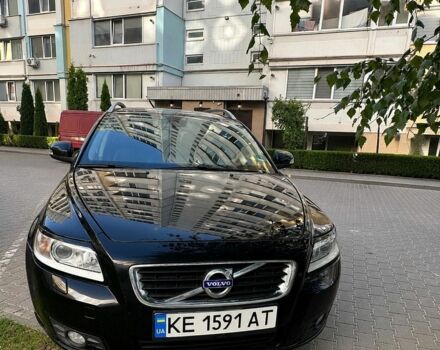 Черный Вольво В50, объемом двигателя 1.6 л и пробегом 236 тыс. км за 8500 $, фото 1 на Automoto.ua
