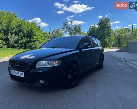 Черный Вольво В50, объемом двигателя 1.6 л и пробегом 300 тыс. км за 7000 $, фото 1 на Automoto.ua