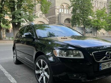 Черный Вольво В50, объемом двигателя 1.6 л и пробегом 240 тыс. км за 8600 $, фото 1 на Automoto.ua
