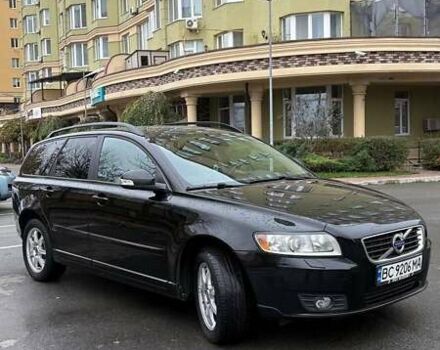 Черный Вольво В50, объемом двигателя 1.6 л и пробегом 320 тыс. км за 7800 $, фото 1 на Automoto.ua