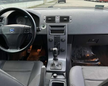 Вольво В50 2006 в Луцке на Automoto.ua Фиолетовый Вольво В50, объемом двигателя 2 л и пробегом 302 тыс. км за 3900 $, фото 7 на Automoto.ua