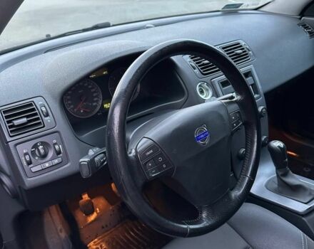 Вольво В50 2006 в Луцке на Automoto.ua Фиолетовый Вольво В50, объемом двигателя 2 л и пробегом 302 тыс. км за 3900 $, фото 10 на Automoto.ua