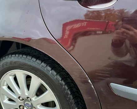 Вольво В50 2006 в Луцке на Automoto.ua Фиолетовый Вольво В50, объемом двигателя 2 л и пробегом 302 тыс. км за 3900 $, фото 12 на Automoto.ua