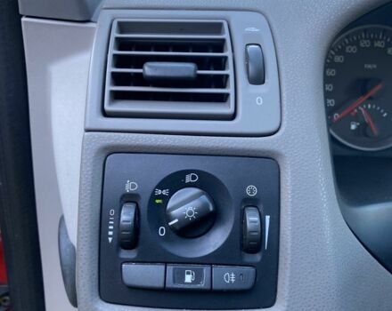 Красный Вольво В50, объемом двигателя 2 л и пробегом 170 тыс. км за 2950 $, фото 3 на Automoto.ua