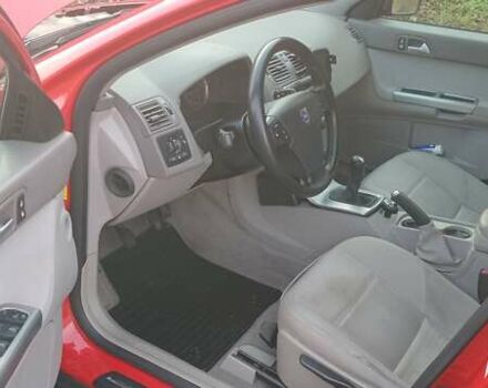 Червоний Вольво V50, об'ємом двигуна 2 л та пробігом 230 тис. км за 3500 $, фото 5 на Automoto.ua