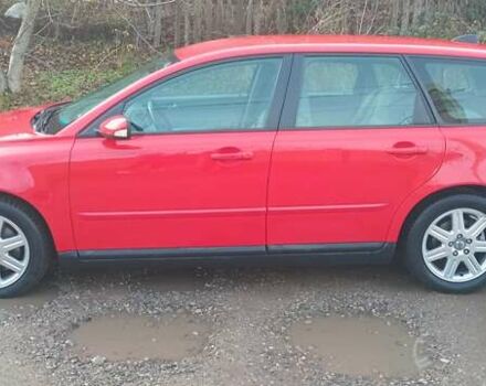 Червоний Вольво V50, об'ємом двигуна 2 л та пробігом 230 тис. км за 3500 $, фото 4 на Automoto.ua