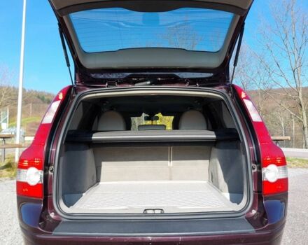 Червоний Вольво V50, об'ємом двигуна 2 л та пробігом 269 тис. км за 5500 $, фото 18 на Automoto.ua