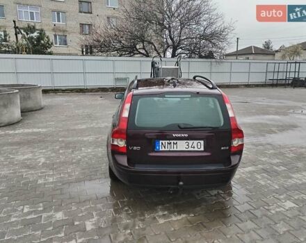 Червоний Вольво V50, об'ємом двигуна 2 л та пробігом 250 тис. км за 3350 $, фото 4 на Automoto.ua
