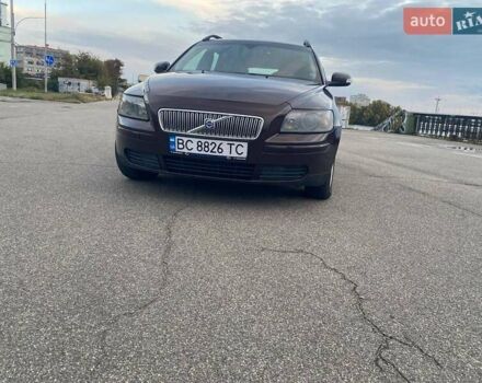 Червоний Вольво V50, об'ємом двигуна 1.56 л та пробігом 326 тис. км за 7300 $, фото 3 на Automoto.ua