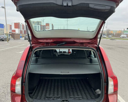 Красный Вольво В50, объемом двигателя 1.6 л и пробегом 384 тыс. км за 6299 $, фото 4 на Automoto.ua