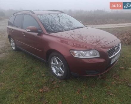 Красный Вольво В50, объемом двигателя 2 л и пробегом 244 тыс. км за 6200 $, фото 2 на Automoto.ua