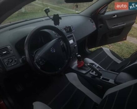 Красный Вольво В50, объемом двигателя 2 л и пробегом 244 тыс. км за 6200 $, фото 9 на Automoto.ua