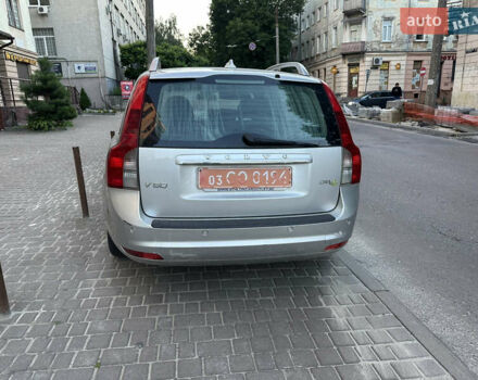 Красный Вольво В50, объемом двигателя 1.6 л и пробегом 220 тыс. км за 6500 $, фото 3 на Automoto.ua