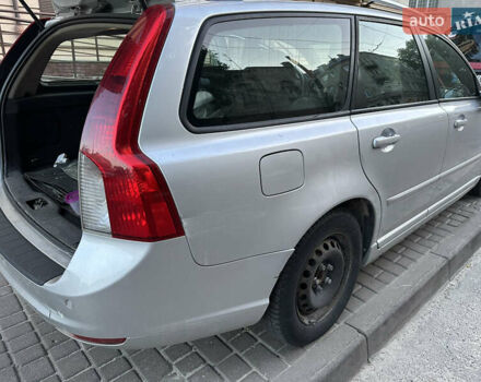 Красный Вольво В50, объемом двигателя 1.6 л и пробегом 220 тыс. км за 6500 $, фото 15 на Automoto.ua