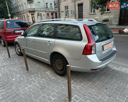 Красный Вольво В50, объемом двигателя 1.6 л и пробегом 220 тыс. км за 6500 $, фото 4 на Automoto.ua