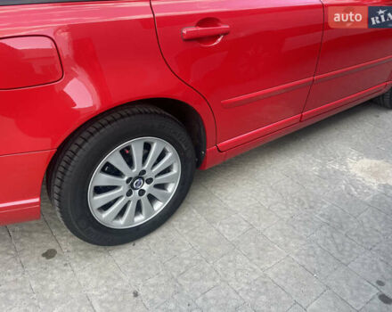 Красный Вольво В50, объемом двигателя 1.6 л и пробегом 270 тыс. км за 7999 $, фото 4 на Automoto.ua