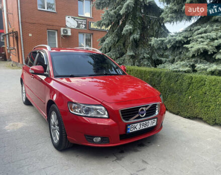 Красный Вольво В50, объемом двигателя 1.6 л и пробегом 270 тыс. км за 7999 $, фото 5 на Automoto.ua